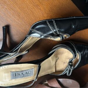 VINTAGE Isaac Mizrahi Black Stitched Heels